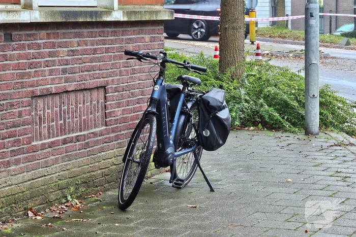 Fietser gewond bij botsing met pakketbezorger