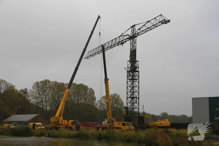 Demontage hijskraan op scheepswerf grote klus