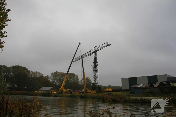 Demontage hijskraan op scheepswerf grote klus