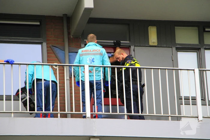 Politie ramt woning open voor ambulancedienst