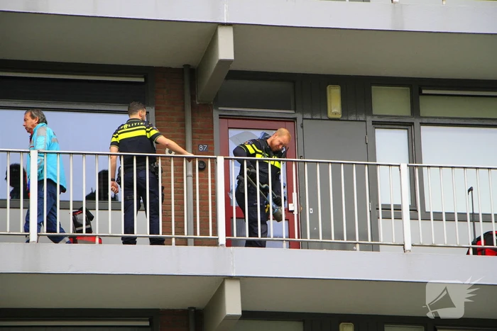 Politie ramt woning open voor ambulancedienst