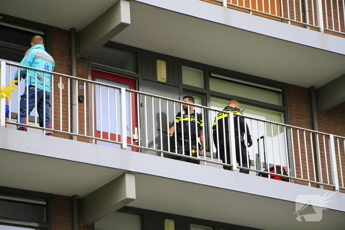 Politie ramt woning open voor ambulancedienst