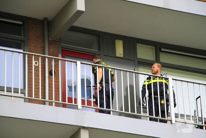 Politie ramt woning open voor ambulancedienst