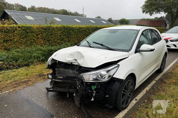 Auto zwaar beschadigd bij eenzijdig ongeval