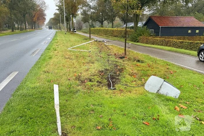 Auto zwaar beschadigd bij eenzijdig ongeval