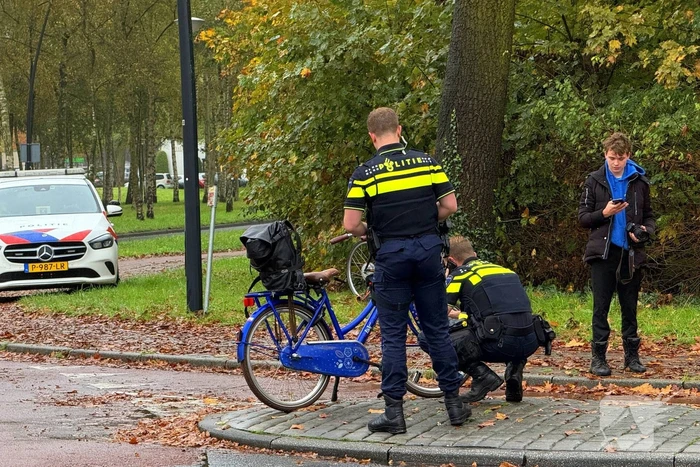 Automobilist rijdt door na scheppen van jonge fietster