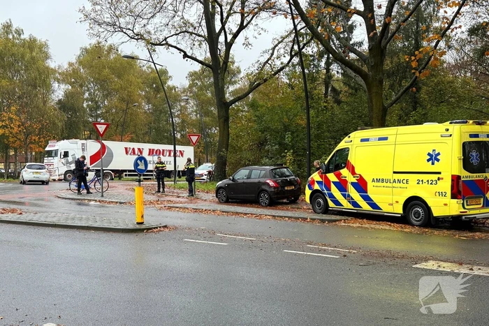 Automobilist rijdt door na scheppen van jonge fietster