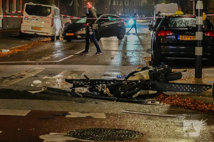 Zwaargewonden bij ernstige aanrijding tussen bestelbus en scooter