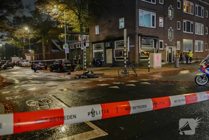 Zwaargewonden bij ernstige aanrijding tussen bestelbus en scooter