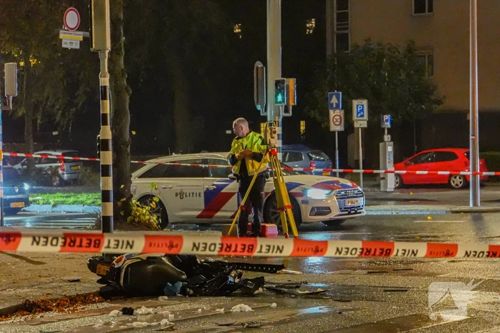 Zwaargewonden bij ernstige aanrijding tussen bestelbus en scooter