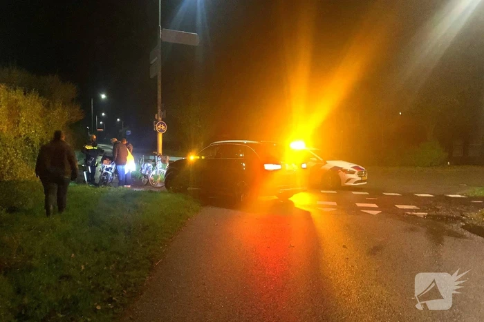 Motorrijder komt ten val en raakt tegemoetkomende auto
