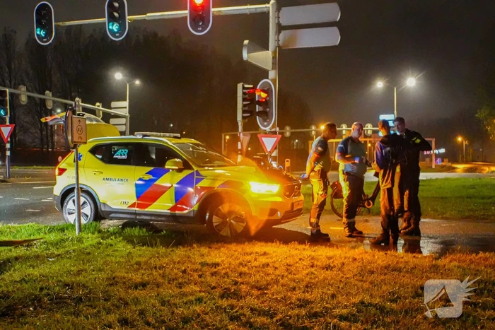 Fietser gewond aan gezicht na aanrijding