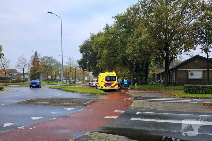 Automobilist en fietser botsen automobilist rijdt door
