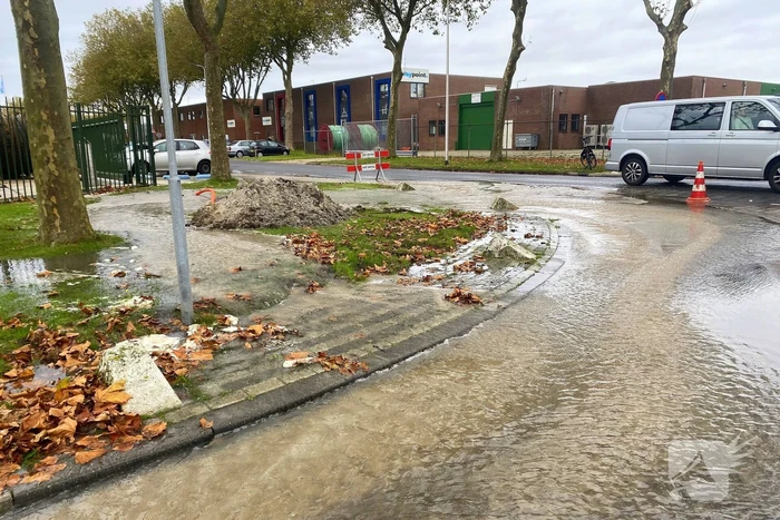 Waterlekkage zorgt voor overlast in de buurt