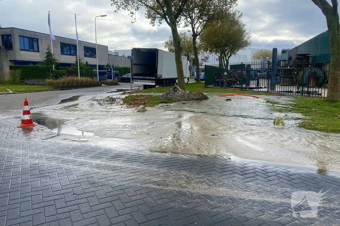 Waterlekkage zorgt voor overlast in de buurt