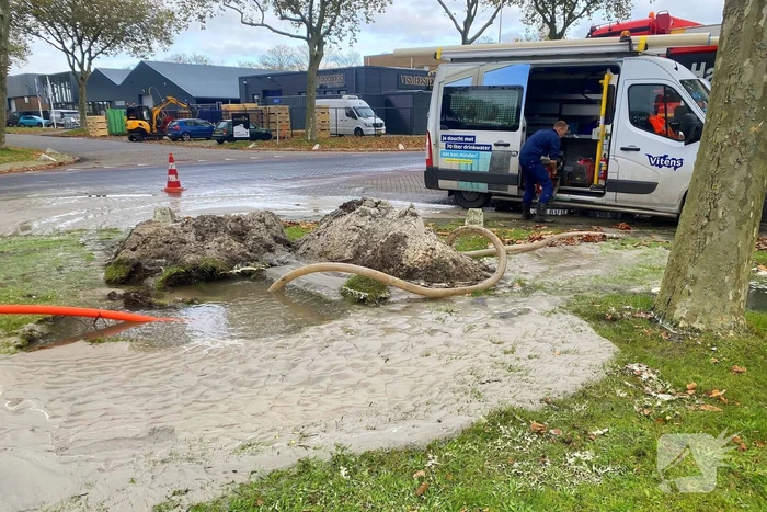 Waterlekkage zorgt voor overlast in de buurt