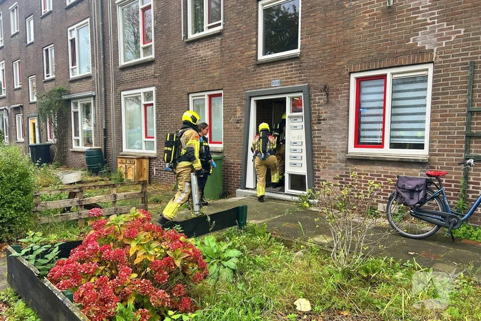 Smeltend plastic zet brandalarm in gang