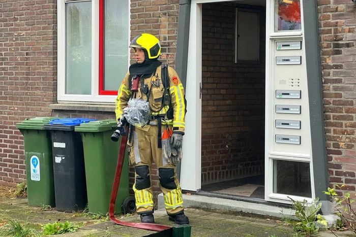 Smeltend plastic zet brandalarm in gang