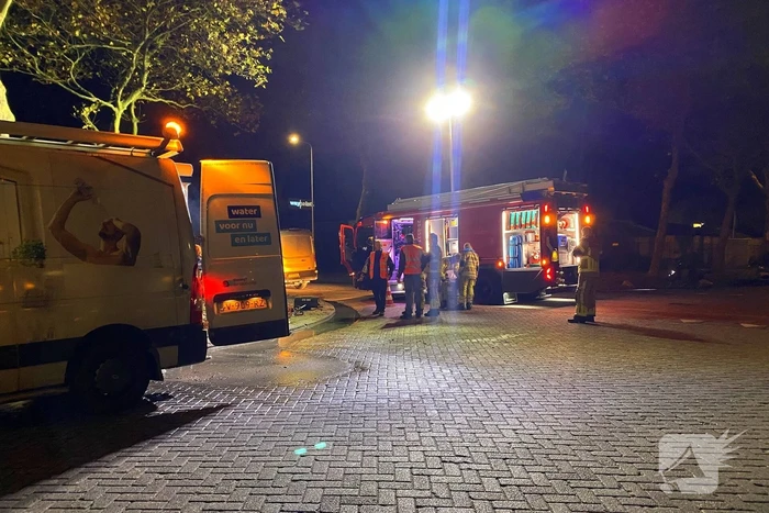 Boom dreigt om te vallen na wateroverlast en zorgt voor gevaar wegens gasleiding