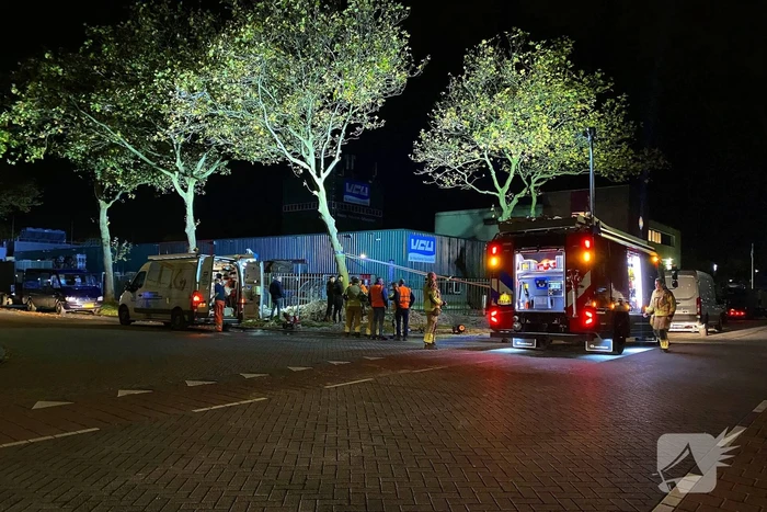 Boom dreigt om te vallen na wateroverlast en zorgt voor gevaar wegens gasleiding