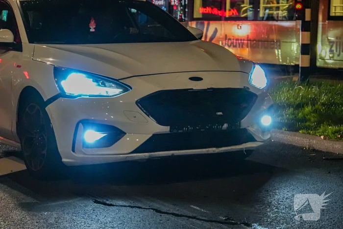 Scooterrijder ten val na botsing met auto
