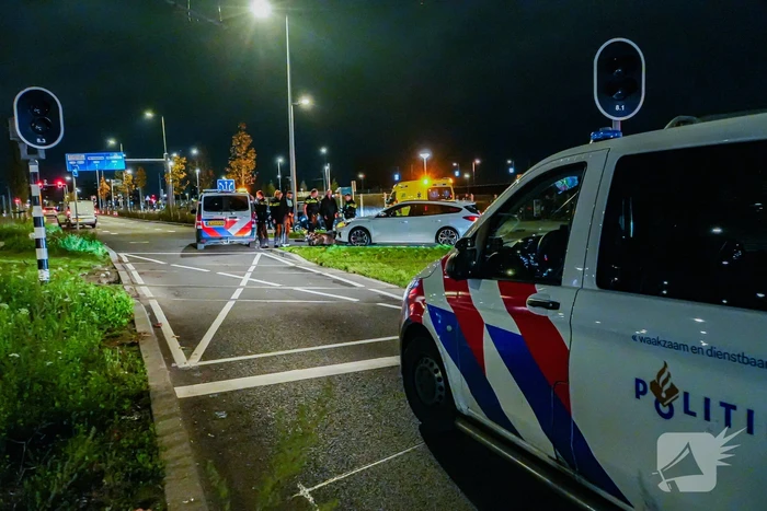 Scooterrijder ten val na botsing met auto