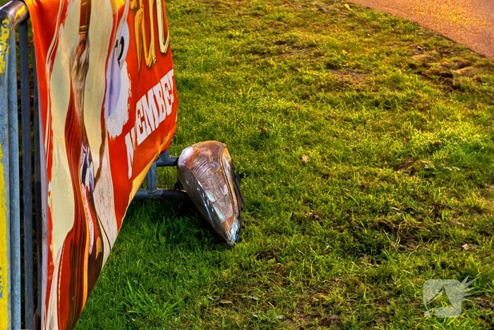 Kruising bezaaid met brokstukken na harde botsing