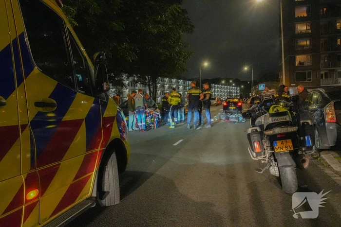 Automobilist krijgt harde botsing met scooterrijder