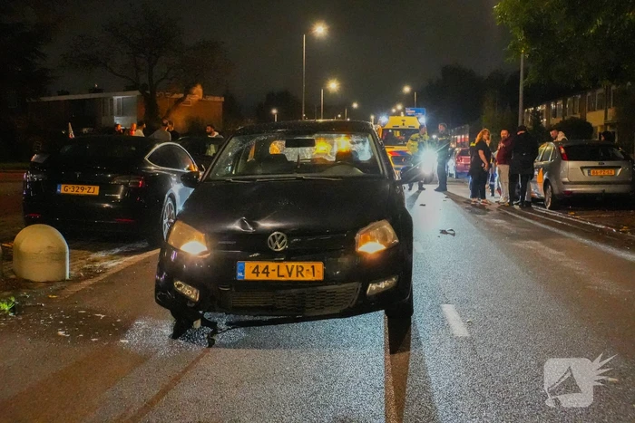 Automobilist krijgt harde botsing met scooterrijder