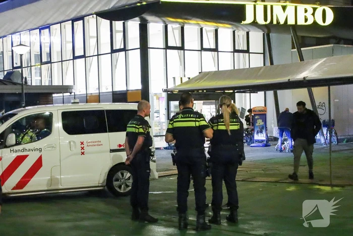 Minderjarige neergestoken, verdachte voortvluchtig