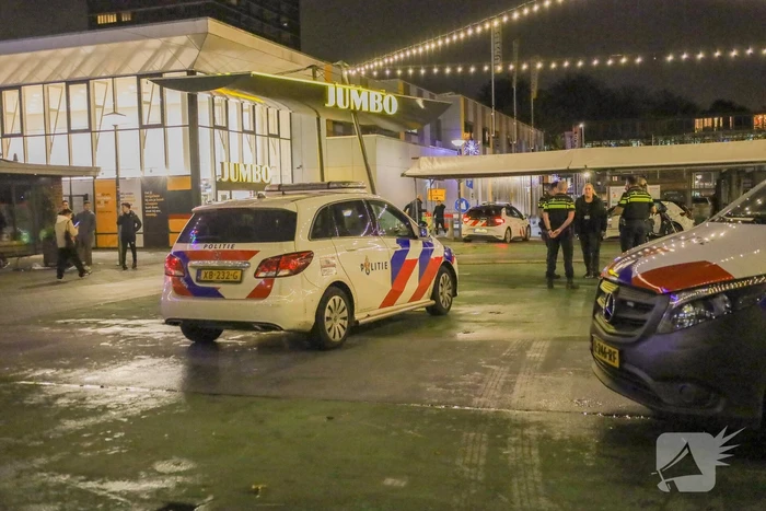 Minderjarige neergestoken, verdachte voortvluchtig