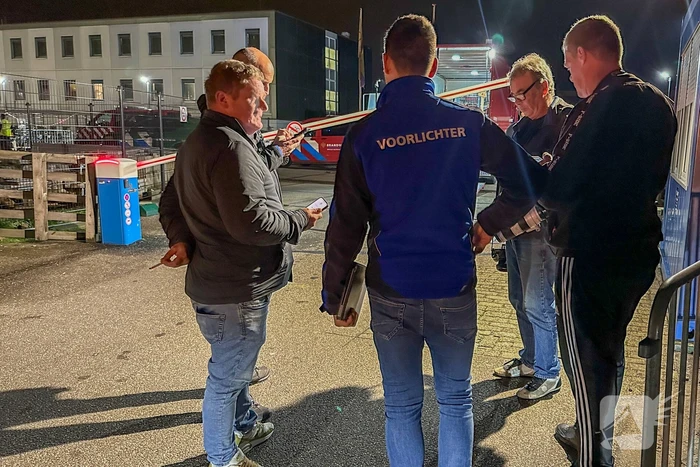 Ruim honderd asielzoekers geëvacueerd wegens brand op boot