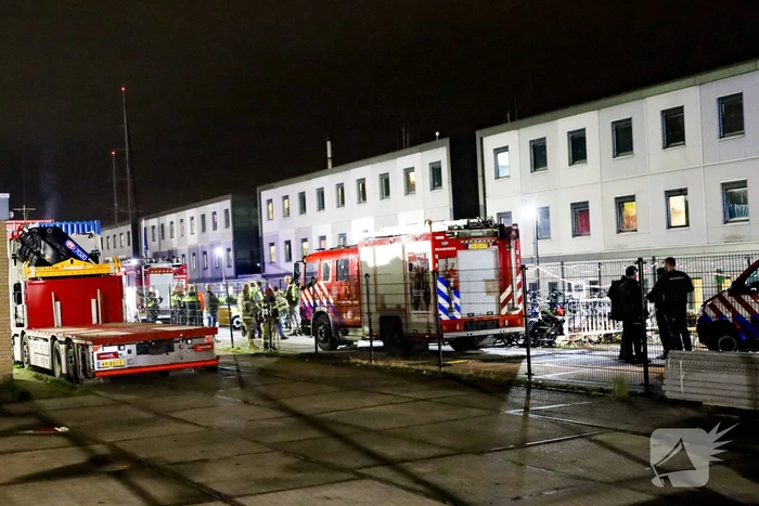 Ruim honderd asielzoekers geëvacueerd wegens brand op boot