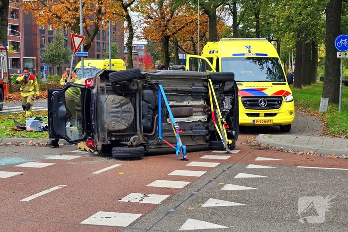 Voertuig gekanteld bij ernstig ongeval