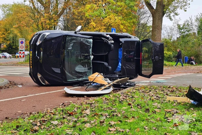Voertuig gekanteld bij ernstig ongeval