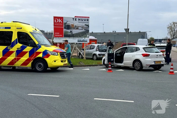 Twee personenwagens betrokken bij verkeersongeval