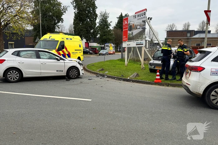 Twee personenwagens betrokken bij verkeersongeval