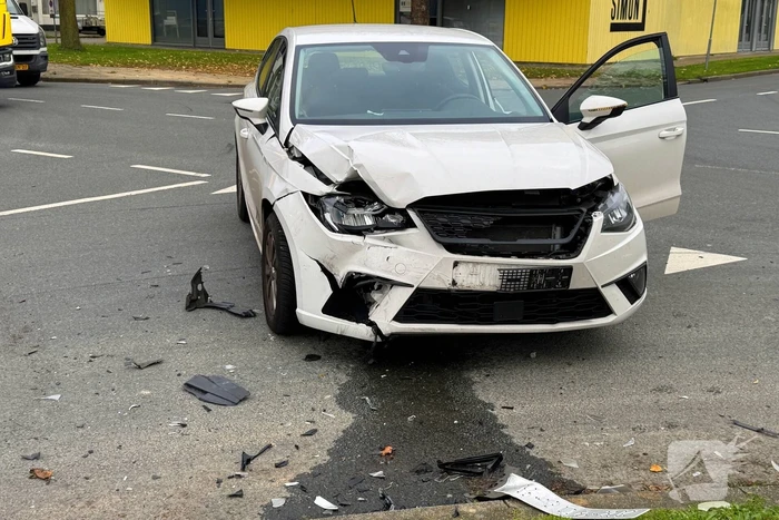 Twee personenwagens betrokken bij verkeersongeval
