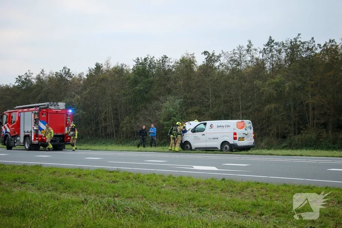 Flinke vertraging na botsing tussen bestelbussen