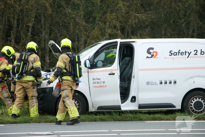 Flinke vertraging na botsing tussen bestelbussen