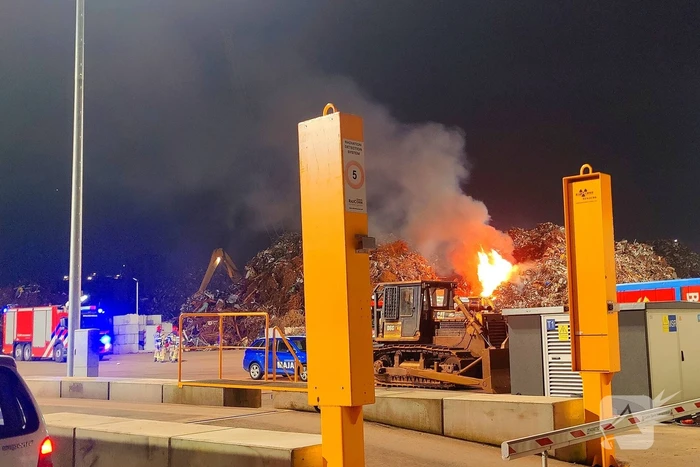 Brand in schroothoop lastig te blussen