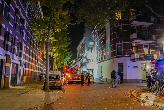 Vrouw en hond gered uit brandende woning