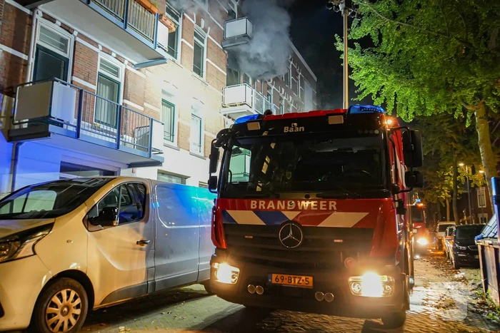 Vrouw en hond gered uit brandende woning