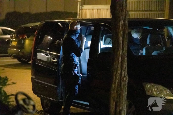 Politie valt woning binnen, drie aanhoudingen