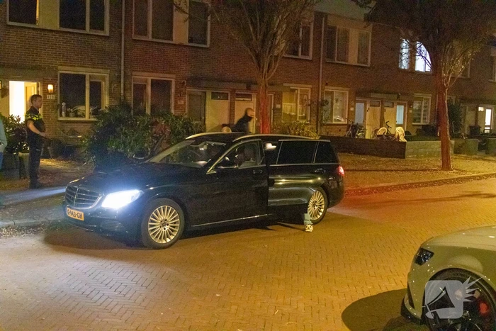 Politie valt woning binnen, drie aanhoudingen