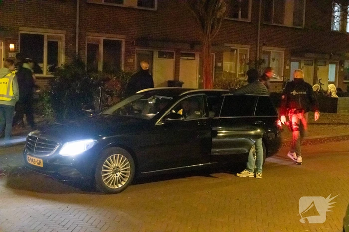 Politie valt woning binnen, drie aanhoudingen