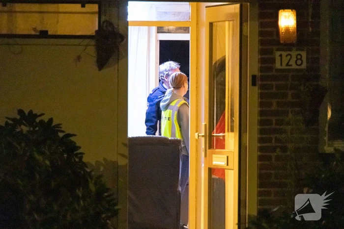 Politie valt woning binnen, drie aanhoudingen