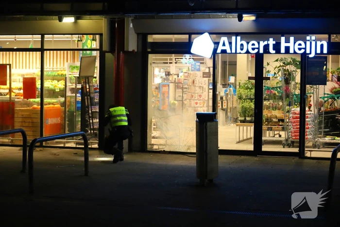 Politie doet onderzoek naar explosie bij filiaal Albert Heijn