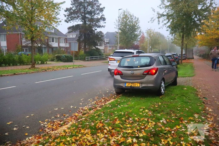 Fatbiker raakt gewond bij botsing met auto op rotonde