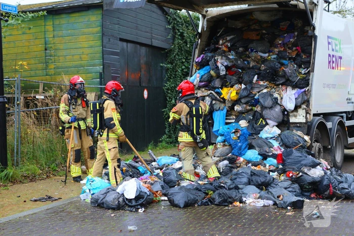 Brand in vuilniswagen snel geblust